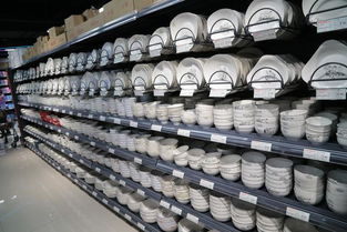 平?jīng)鋈送湍曦?就去世紀(jì)華聯(lián)購物廣場